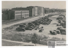 Warszawa, ulica Wawelska, park samochodowy